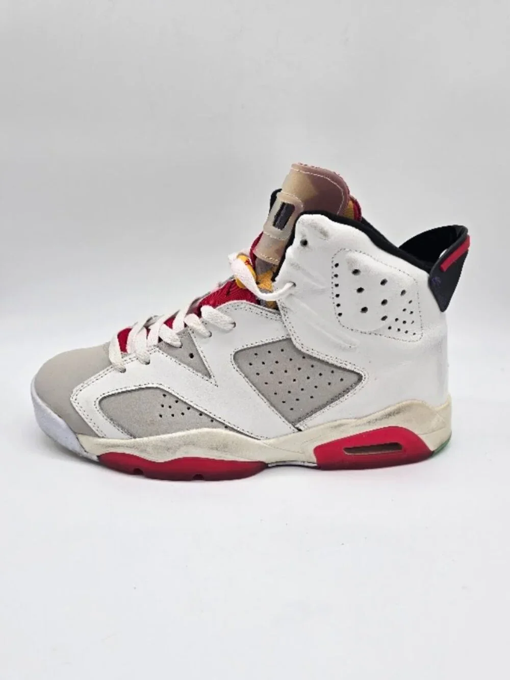Air Jordan 6 Hare Size 9.5 White Red Sneakers